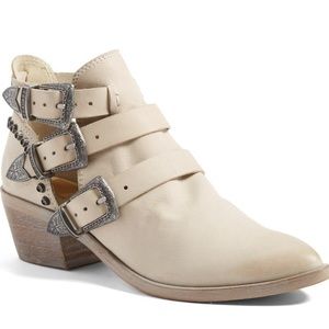 DOLCE VITA SPUR ANKLE WESTERN BOOTIE